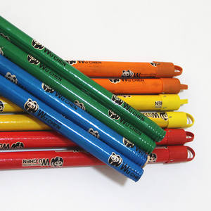 Manche de balai en bois d'eucalyptus avec revêtement protecteur en PVC |   Motifs de fleurs, de pandas et de grain de bois - Product Image 1