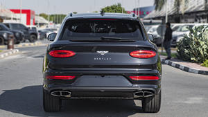 2023 BENT L E Y BEN-TAYGA 4.0P - NEGRO, motor V8 biturbo de 4.0 litros, transmisión automática de 8 velocidades - Product Image 4