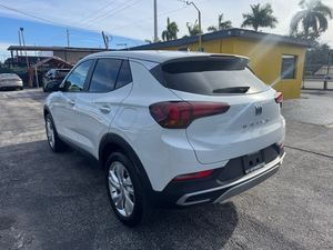 BUICK ENCORE GX PRÉFÉRÉ FWD 2024 D'OCCASION PRÊT À EXPÉDIER - Product Image 3