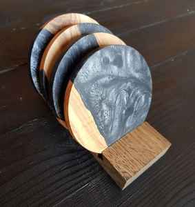 Ensemble de sous-verres modernes sous-verres classiques en bois de résine époxy pour bar cuisine pendaison de crémaillère et cadeau d'anniversaire - Product Image 1