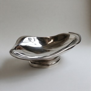 Luxury Metallic Fruit <b>Tray</b> with Designer Rim Detail, Hammer Texture and Golden Hue Ideal for Hosting and Gifting Purposes - Product Image 3