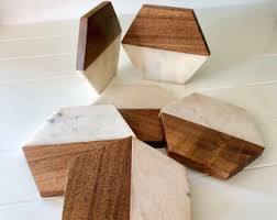 Sous-verres classiques en bois au design unique, carrés en or personnalisés, porte-gobelets écologiques avec logo personnalisé pour l'hôtel - Product Image 2