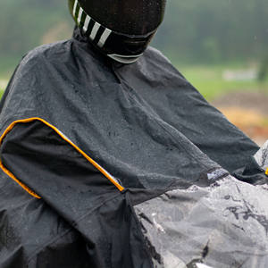 เสื้อกันฝนแบบปอนโชใช้งานได้จริงและมีสไตล์ - Product Image 1