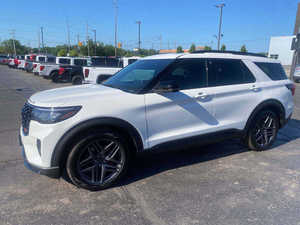2024 Explorer ST AWD Automático Asientos de Cuero Volante a la Izquierda R18 Techo Panorámico 50001-75000 Millas Título Limpio Sin Accidentes - Product Image 5