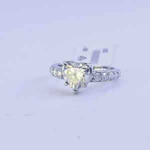 Bague de fiançailles en plaqué or blanc 14 carats au design vintage unique, diamant Moissanite taillé en cœur pour fête de mariage ou cadeau d'anniversaire - Product Image 1