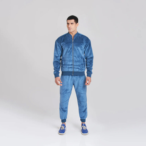 Venta al por mayor de ropa deportiva con capucha para hombre de invierno chándales Eco-Friendly Solid Street Wear - Product Image 1