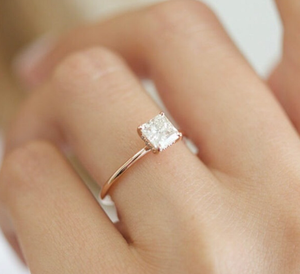 Bague en diamant taillé en princesse en or massif 10 carats diamant cultivé en laboratoire fiançailles de mariage halo caché pour l'amour - Product Image 4