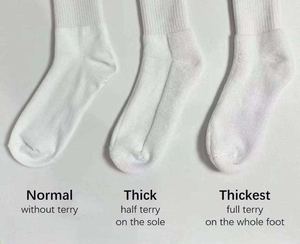 ODM Pilates Grip Calcetines para mujeres Antideslizante Algodón Crew Calcetines con patrón de letras Ecológico Transpirable Vietnam Fabricante - Product Image 5