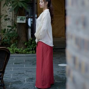 Pantalon large décontracté en lin et soie rouge foncé pour femme avec taille moyenne et poches plates sur le devant Design respirant - Product Image 6