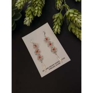 Boucles d'oreilles attrape-rêves artisanales Navajo en corail rouge et argent sterling, bijoux culturels de collection - Product Image 3