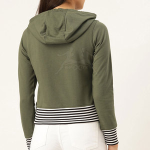 เสื้อครอปแบบสวมหัวมีฮู้ดผ้าน้ำหนักเบาและมีความยาวแบบทันสมัย - Product Image 2