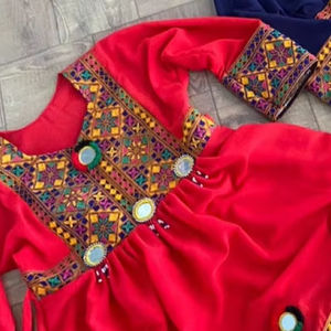 Vestido Tradicional Infantil de Encaje y Chifón con Bordado y Estampado, Estilo Afgano, Transpirable, Largo Maxi, Hecho a Medida - Product Image 6