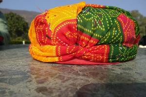 Pagdi de mariage indien pour marié et Baraati Premade Turban bandeau Velcro unisexe Safa Rajasthani Pagdi pour les membres de la famille Dulha - Product Image 2