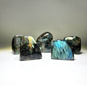 Piedras pulidas de labradorita natural de forma libre para arte, coleccionismo y decoración Feng Shui - Product Image 5