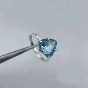 Bague topaze bleue de Londres naturelle AAA + en argent sterling 925 bijoux en pierres précieuses plaquées à la main pour femmes et hommes - Product Image 1