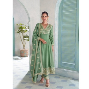 Robe Anarkali de qualité supérieure en soie premium lourde avec broderie lourde, travail de codage de séquence, robe Anarkali en soie pour la vente à l'exportation - Product Image 1
