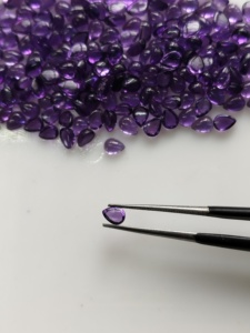 พลอยอะมีทิสต์ธรรมชาติจากแอฟริกา ทรงหยดน้ำ ขนาด 4x3 มม. สำหรับขาย - Product Image 3