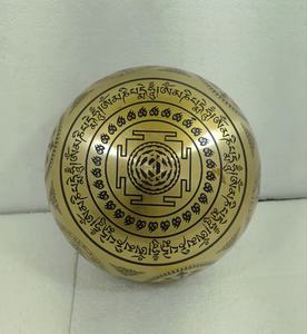 Cuenco tibetano de latón hecho a mano para meditación, yoga, sanación con sonido y atención plena - Product Image 2