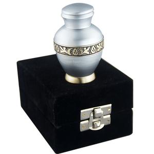 Urne funéraire souvenir en laiton gravé en argent avec bande d'or Urnes funéraires Urnes funéraires Urnes de cendres humaines avec boîte noire - Product Image 1