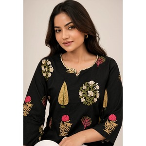 Robe d'été décontractée pour femme, en coton noir à imprimé floral, lavable, respirante, style ethnique, col bateau, manches trois-quarts - Product Image 2