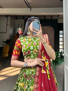 Excellente Qualité Style Moderne À La Mode Vêtements Tussar Soie Lehenga Choli & Dupatta Patola Imprimer Avec Feuille Travail À Vendre - Product Image 3