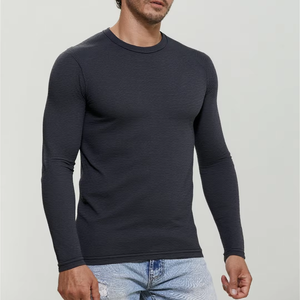 เสื้อยืดแขนยาวผู้ชายสำหรับออกกำลังกาย ผ้าถักเนื้อบางเบา ระบายความชื้นได้ดี ด้วยเทคโนโลยีกราฟีน ให้ความอบอุ่น ลายเรียบ - Product Image 1