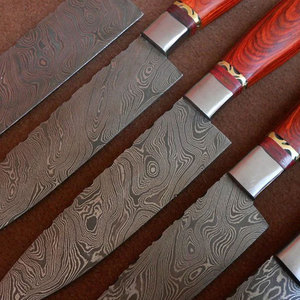 Ensemble de 5 couteaux de chef en acier Damas faits à la main avec kit en cuir et bois - Product Image 3