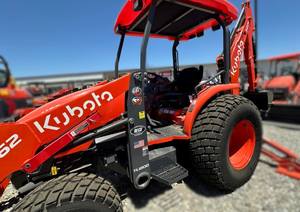 Chargeuse-pelleteuse compacte multifonctionnelle Kubota M62 d'occasion, haute performance, excellent état, équipement de construction français - Product Image 2