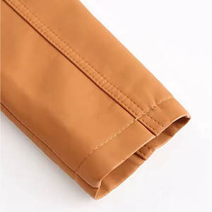 Veste en cuir souple pour femme avec une texture lisse et une fabrication de haute qualité pour un port quotidien élégant - Product Image 3