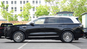 SUV de Lujo 2024, Gasolina, 4 Plazas, Batería de 52kWh, Volante a la Izquierda, Interior Oscuro, Techo Panorámico, Cámara Trasera de 360° - Product Image 6