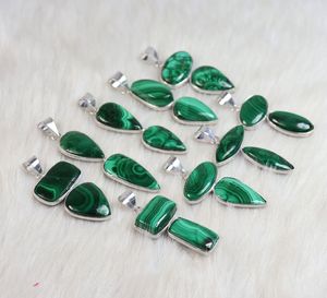 Collier pendentif en malachite verte naturelle de style bohême avec pince de designer polie lisse avec incrustation de réglage de lunette - Product Image 2