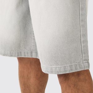 Shorts holgados para hombre, color gris claro, estilo jorts de mezclilla, corte relajado, cintura media, largo hasta la rodilla, diseño clásico de 5 bolsillos, mezcla de algodón. - Product Image 3