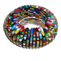 Bracelet de bijoux de mode en résine de couleur fabriquée à la main de qualité supérieure pour femmes d'Inde.