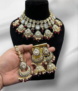 Ensemble de collier ras du cou traditionnel plaqué or, ethnique, avec cristaux et strass, boucles d'oreilles Jhumka, Maang Tikka, pour mariage, fiançailles, anniversaire - Product Image 2