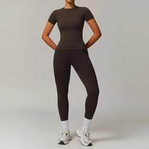 Vente en gros de nouveau design élégant Ensemble de yoga et de gymnastique survêtement décontracté de haute qualité Slim Fit 2 pièces pour femmes - Product Image 3