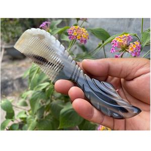 Peigne en corne de vache naturelle fait à la main, outil professionnel de coiffure - Product Image 3