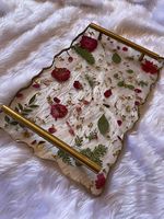Plateau de service en résine époxy personnalisable, élégant et de qualité supérieure, fait main et peint à la main, par REALITY HANDMADE ENTERPRISES pour la maison