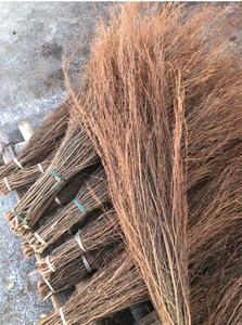 Balai vietnamien artisanal avec poignée en bambou pour une utilisation en extérieur et en intérieur - Product Image 2