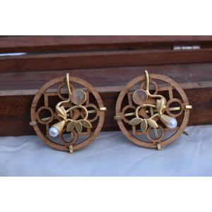 Pendientes chapados en oro de madera para niñas y mujeres, treanding hecho a mano, de latón, piedra de madera, aretes étnicos - Product Image 4