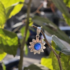 Colgante de girasol de Plata de Ley 925 con colgante de encanto de estilo religioso de ópalo azul para niños - Product Image 2