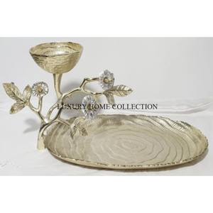 Bols de service en métal ornés d'inspiration antique avec des formes uniques et décoratives pour des événements et des célébrations haut de gamme - Product Image 5