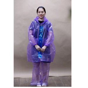 Veste imperméable légère OEM et pantalon Longueur à capuche 120cm PE réutilisable Facile à utiliser Vêtements de pluie pour vélo pour une personne du Vietnam - Product Image 4