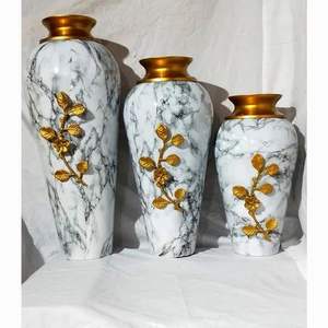 Prix de gros Nouveau vase à fleurs en métal fer aluminium blanc gaufré avec haut bas plaqué or Meilleur toute décoration pour mariage - Product Image 1