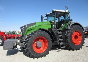 รถแทรกเตอร์ฟาร์ม Fendtt 500 Vario มือสองราคาประหยัด พร้อมคุณสมบัติขั้นสูง เครื่องยนต์ดีเซลที่เชื่อถือได้ และการขับขี่ที่สะดวกสบาย มีจำหน่ายแล้ว - Product Image 4