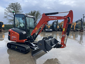 Mini-excavatrice Kubota KX030-4 neuve et d'occasion, idéale pour les travaux légers et lourds, avec pince hydraulique, à vendre. - Product Image 5