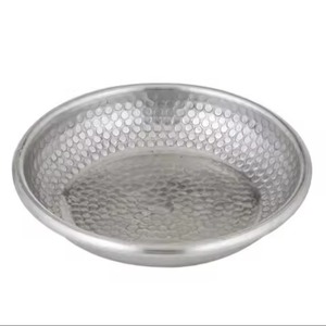 Impresionante cuenco decorativo de metal plateado agrega gracia y belleza a la sala de estar y al centro de mesa de comedor - Product Image 1