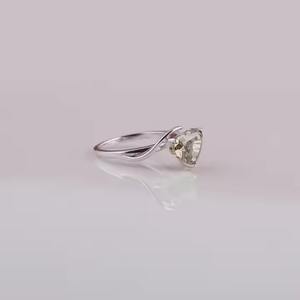 Bague de mariage en or massif en forme de cœur, taillée en diamant cultivé en laboratoire, conception personnalisée IGI Green Shadow Diamond, cadeau pour son anniversaire. - Product Image 5