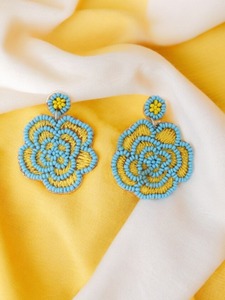 Boucles d'oreilles brodées de bijoux à la mode Boucles d'oreilles brodées de perles faites à la main pour femmes et filles d'Inde - Product Image 3