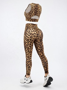 Ensemble de yoga sans couture haute performance pour femmes, 3 pièces, vêtements de sport et de fitness, fabriqué par Hanger Impex - Product Image 2