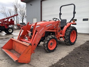 Tracteur miniature d'occasion KUBOTA L2501 2021 à transmission par engrenages pour usage agricole, incluant les composants essentiels : pompe, moteur, boîte de vitesses, roulement - Product Image 6